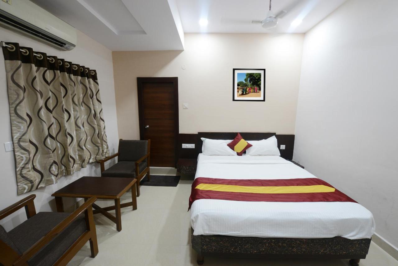 Dwaraka Inn Visakhapatnam Buitenkant foto