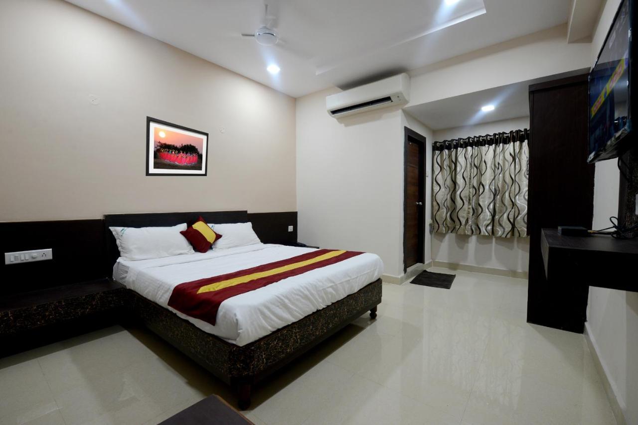 Dwaraka Inn Visakhapatnam Buitenkant foto