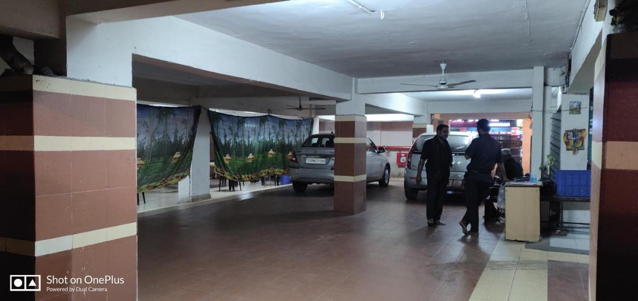 Dwaraka Inn Visakhapatnam Buitenkant foto