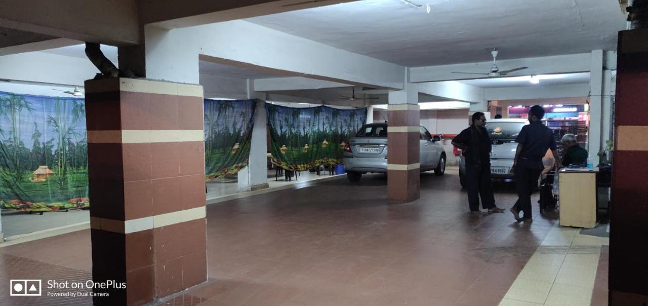 Dwaraka Inn Visakhapatnam Buitenkant foto