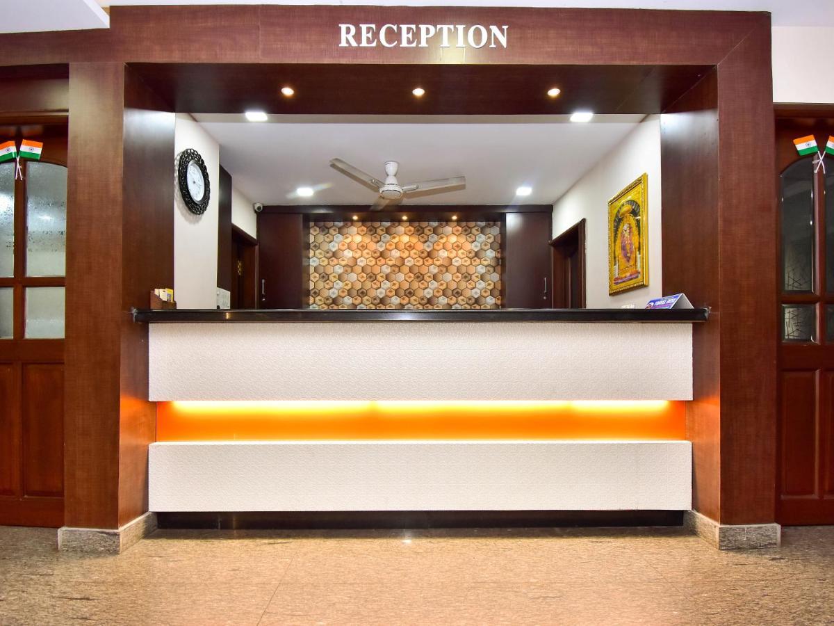 Dwaraka Inn Visakhapatnam Buitenkant foto